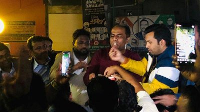 ওবায়দুল কাদের আবারও সাধারণ সম্পাদক হওয়ায় নোয়াখালীতে মিষ্টি বিতরণ