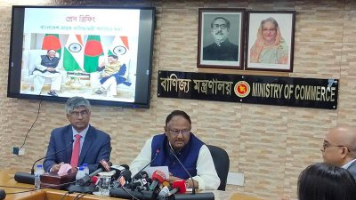 সচিবালয়ে ব্রিফিং করেন বাণিজ্যমন্ত্রী টিপু মুনশি