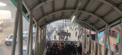 আগাওগাঁওয়ে মেট্রোরেলের প্ল্যাটফর্ম