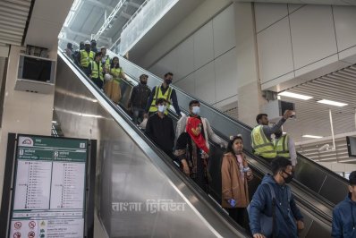 ছবিতে প্রথম দিনের মেট্রোযাত্রা