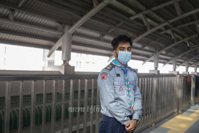 ছবিতে প্রথম দিনের মেট্রোযাত্রা