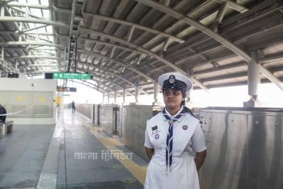 ছবিতে প্রথম দিনের মেট্রোযাত্রা