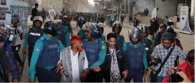 জামায়াতের বিনা অনুমতির মিছিলে পুলিশের পিটুনি