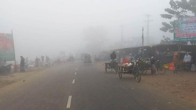 মধ্যরাত থেকে বেড়েছে কুয়াশা, মহাসড়কে কমেছে যান