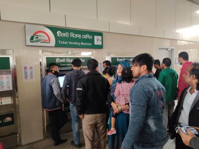 মেট্রোরেলের অভিজ্ঞতা নিতেই আসছেন বেশিরভাগ যাত্রী