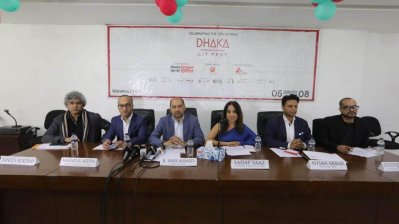 ১ জানুয়ারি ঢাকা লিট ফেস্ট উপলক্ষে জাতীয় প্রেস ক্লাবের আব্দুস সালাম হলে আয়োজিত সংবাদ সম্মেলনে আয়োজকরা