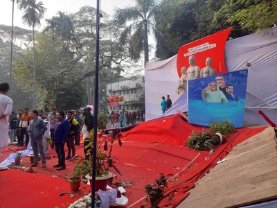 ওবায়দুল কাদের বক্তব্য দেওয়ার সময় ভেঙে পড়লো ছাত্রলীগের মঞ্চ