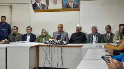 বিএনপির কেন্দ্রীয় কার্যালয়ে এক সংবাদ সম্মেলনে দলের স্থায়ী কমিটির সদস্য ড. খন্দকার মোশাররফ হোসেন