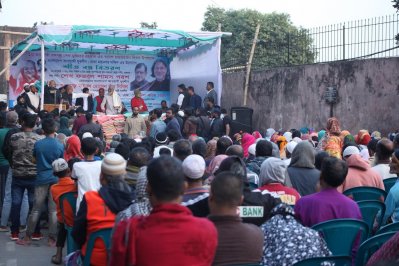 এক হাজার মানুষকে শীতবস্ত্র দিলো যুবলীগ