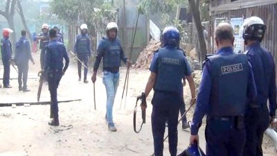 ব্রাহ্মণবাড়িয়ায় রাতে শুরু হওয়া সংঘর্ষ থামে পরদিন দুপুরে, আহত ৩০