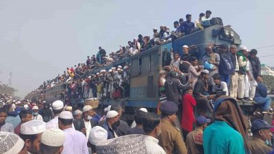 ট্রেনে উপচেপড়া ভিড়