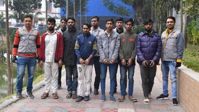 গ্রেফতার ছিনতাই চক্রের ছয় সদস্য
