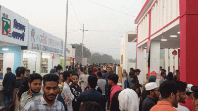 শুক্রবার উপচে পড়া ভিড় ছিল বইমেলায়
