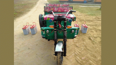 নিহত আজাদের অটোরিকশা