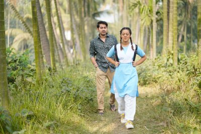 ভিডিওতে তানজীব ও দীঘি