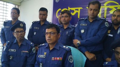 সংবাদ সম্মেলনে পিবিআই কর্মকর্তারা