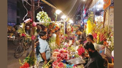 ১০ টাকার গোলাপ আজ ১০০ টাকা