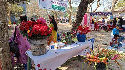 বান্ধবীকে বাঁচাতে ভালোবাসা দিবসে ফুল বিক্রি করেছেন তারা