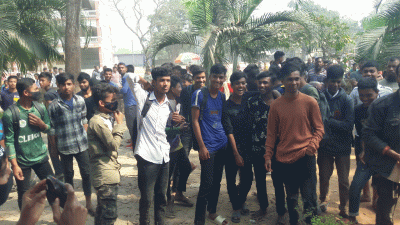 স্কুলড্রেস না থাকায় শিক্ষার্থীদের পেটালেন শিক্ষক