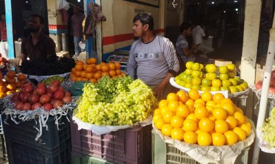 রমজানকে সামনে রেখে ফলের বাজার চড়া