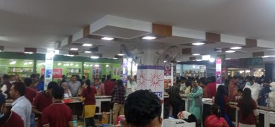 বইমেলায় উপচে পড়া ভিড়। ছবি: বাংলা ট্রিবিউন