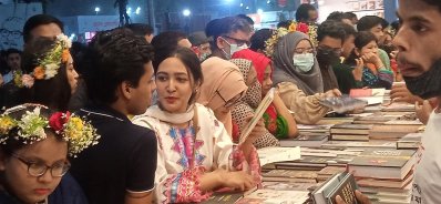 বইমেলায় উপচে পড়া ভিড়। ছবি: বাংলা ট্রিবিউন