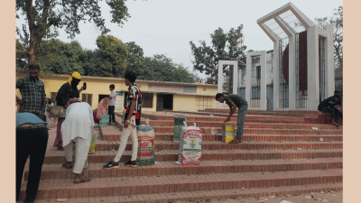 জুতা পায়ে শহীদ মিনারে আড্ডা চলে খুব, জমে ময়লার স্তূপ