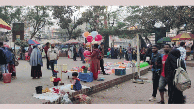 জুতা পায়ে শহীদ মিনারে আড্ডা চলে খুব, জমে ময়লার স্তূপ