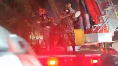 ভিড় সামলাতে হিমশিম, বাধাগ্রস্ত উদ্ধারকাজ