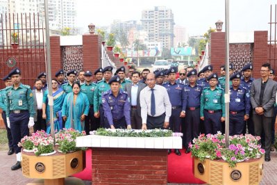 রাজারবাগ পুলিশ লাইন্সে পুলিশ স্মৃতিস্তম্ভে অ্যাসোসিয়েশনের নেতারা