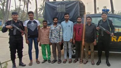 র&zwnj;্যাবের হেফাজতে গ্রেফতার ব্যক্তিদের কয়েকজন