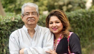 বাবা গাজী মাজহারুল আনোয়ারের সঙ্গে দিঠি আনোয়ার