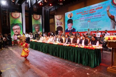 শেখ রাসেল জাতীয় শিশু-কিশোর পরিষদের ৩৫তম প্রতিষ্ঠাবার্ষিকী উপলক্ষে শিশু-কিশোরদের অংশগ্রহণে আয়োজন করা হয় সাংস্কৃতিক অনুষ্ঠানের