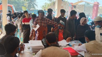 শূন্যরেখার আরও ২৪২ রোহিঙ্গাকে আনা হলো ক্যাম্পে