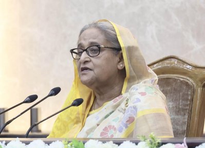 বক্তৃতা করছেন প্রধানমন্ত্রী শেখ হাসিনা