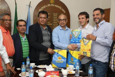 রিভার প্লেটের কর্মকর্তারা আবাহনী লিমিটেড পরিদর্শন করেছেন।