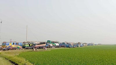পাশের জেলাগুলো থেকে নেতাকর্মীরা এসেছেন প্রধানমন্ত্রীর জনসভাস্থলে
