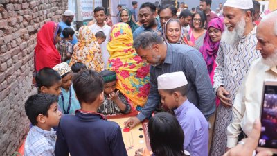 রায়েরবাজারে শিশুদের জন্য মোবাইল প্লে গ্রাউন্ড উদ্বোধন
