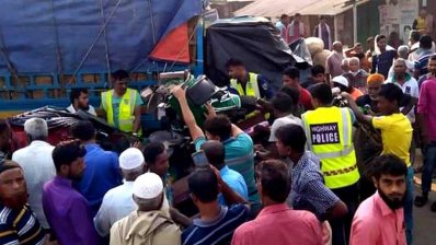 দুর্ঘটনাকবলিত অটোরিকশা ও পিকআপ ভ্যান