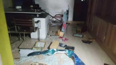 মাহির স্বামীর গাড়ির শোরুমে ভাঙচুরের অভিযোগ