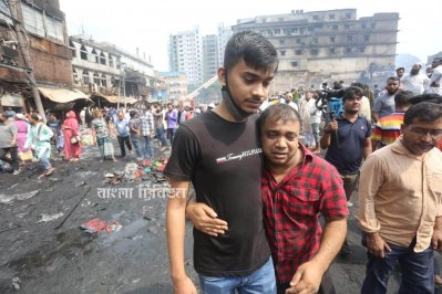 ঈদের আগে যেখানে ব্যবসা হচ্ছিলো জমজমাট, সেখানে চোখের নিমিষে এমন দুর্যোগ নেমে আসবে এটা কেউ দুঃস্বপ্নেও ভাবেননি