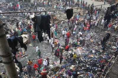 অগ্নিকাণ্ডের পর বঙ্গবাজার এখন ধ্বংসস্তূপ 