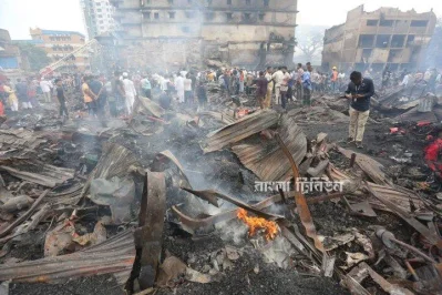 আগুন লাগলে ‘দায় এড়াতে’ নড়েচড়ে বসে সেবা সংস্থাগুলো