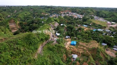 চট্টগ্রামে ঝুঁকিপূর্ণ পাহাড়। সম্প্রতি তোলা ছবি।