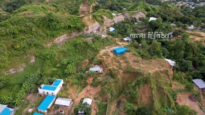 চট্টগ্রামে ঝুঁকিপূর্ণ পাহাড়। সম্প্রতি তোলা ছবি।