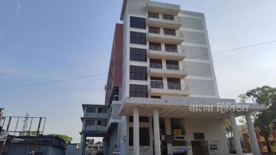 জেলায় সরকা‌রি বি‌ভিন্ন দফতর ছাড়াও ব্যক্তি পর্যা‌য়ে অনেক বহুতল ভবন র‌য়ে‌ছে