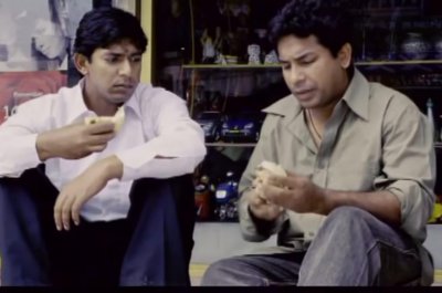কোনও এক নাটকের দৃশ্যে চঞ্চল চৌধুরী ও মোশাররফ করিম