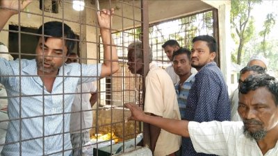 চেয়ারম্যান-মেম্বারের বিরুদ্ধে টিসিবির পণ্য বিক্রির অভিযোগ