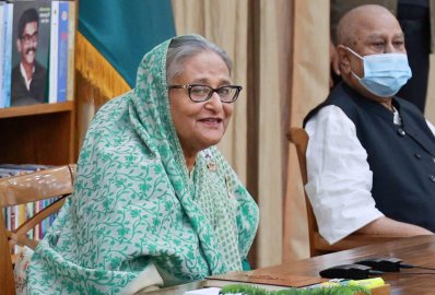 সারা দেশের জেলা শাখার নেতাকর্মীদের সঙ্গে গণভবনে সাক্ষাৎ করে প্রধানমন্ত্রী শেখ হাসিনা (ছবি: ফোকাস বাংলা)