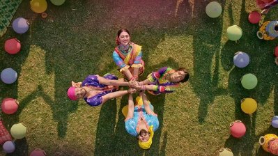 বৈশাখী আমেজে ‘লাল শাড়ি’র প্রথম ঝলক (ভিডিও)